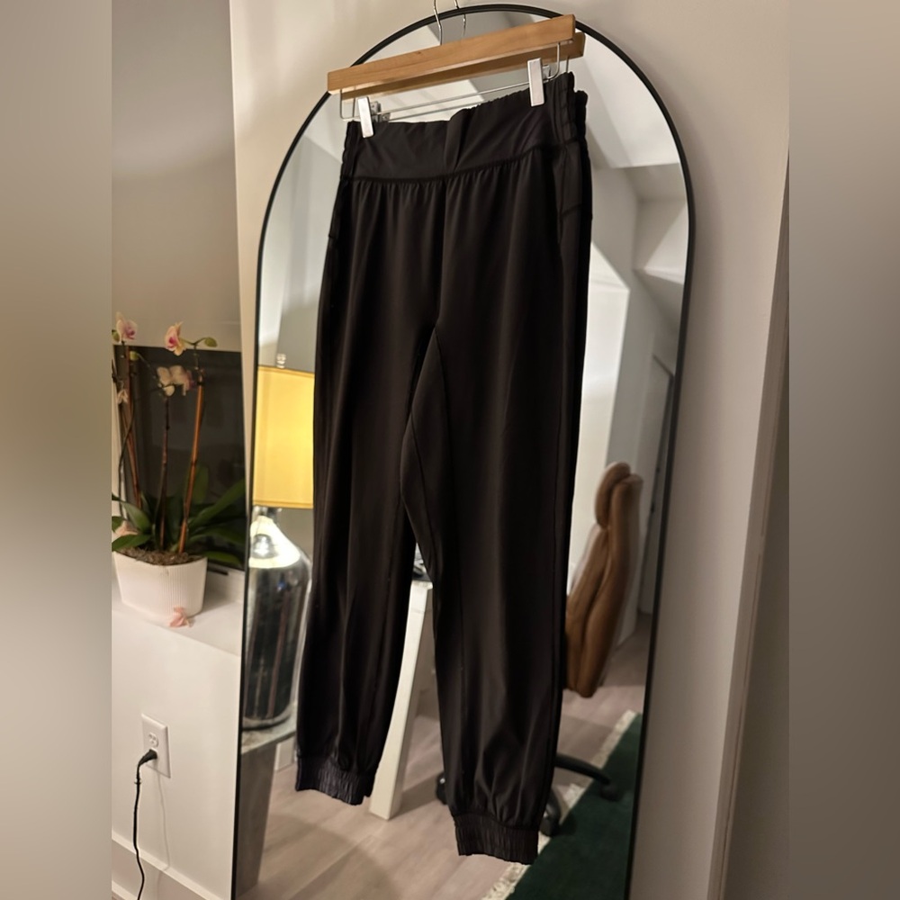 Lululemon Freshly Jogger 29” in Black Size 6